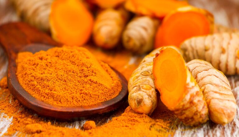 Cateva-metode-inteligente-prin-care-poti-profita-de-abilitatile-antiinflamatoare-ale-turmericului.jpg