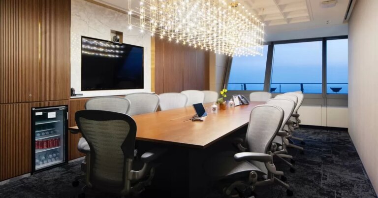 Mobilierul-si-accesoriile-de-calitate-intr-o-afacere.jpg